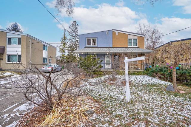 55 Varsity Rd, House semidetached with 3 bedrooms, 2 bathrooms and 3 parking in Toronto ON | Image 12