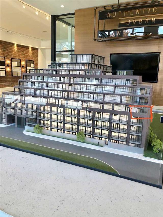 527 - 2306 St Clair Ave W, Condo with 1 bedrooms, 1 bathrooms and 1 parking in Toronto ON | Image 1