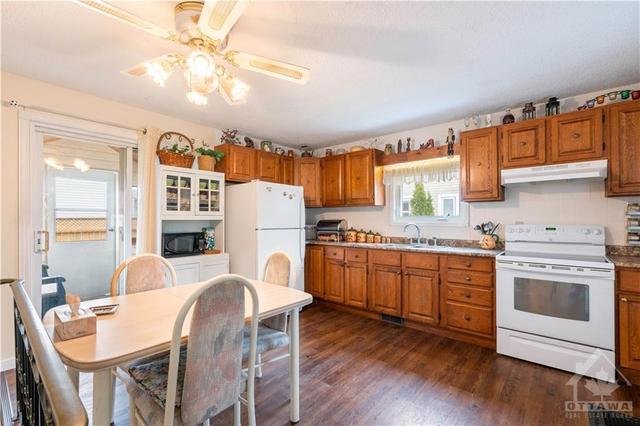 218 Rideau Street, House detached with 2 bedrooms, 1 bathrooms and 2 parking in North Grenville ON | Image 15