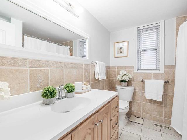 29 Laurel Ave, House detached with 3 bedrooms, 2 bathrooms and 2 parking in Toronto ON | Image 22