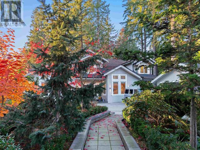 4511 Capilano Rd, House detached with 5 bedrooms, 5 bathrooms and 2 parking in North Vancouver BC | Image 36