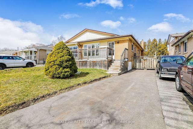 34 Chatsworth Dr, House semidetached with 3 bedrooms, 2 bathrooms and 2 parking in Brampton ON | Image 32
