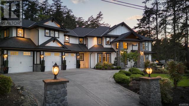 4041 Palmetto Pl, House detached with 5 bedrooms, 6 bathrooms and 8 parking in Saanich BC | Image 2