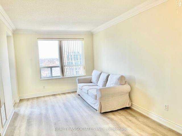 1012 - 2 Clairtrell Rd, Condo with 1 bedrooms, 1 bathrooms and 1 parking in Toronto ON | Image 3