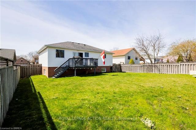 12 Christie Ln, House detached with 3 bedrooms, 2 bathrooms and 3 parking in Brantford ON | Image 11