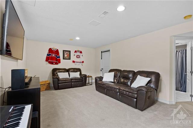 450 Grey Seal Cir, Townhouse with 3 bedrooms, 3 bathrooms and 3 parking in Ottawa ON | Image 23