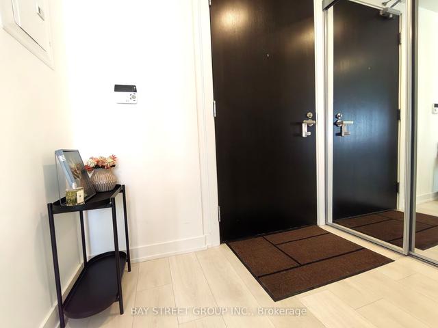 2008 - 18 Maitland Terr, Condo with 3 bedrooms, 2 bathrooms and 1 parking in Toronto ON | Image 2