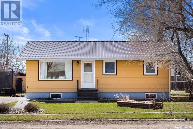 126 2nd Avenue E, House detached with 3 bedrooms, 1 bathrooms and null parking in Montmartre SK | Image 2