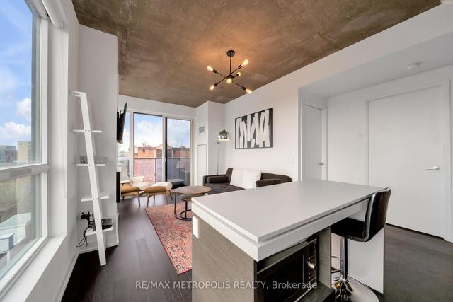 737 - 1030 King St W, Condo with 2 bedrooms, 2 bathrooms and 0 parking in Toronto ON | Image 3