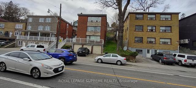 1258 Davenport Rd, House detached with 6 bedrooms, 3 bathrooms and 6 parking in Toronto ON | Image 12