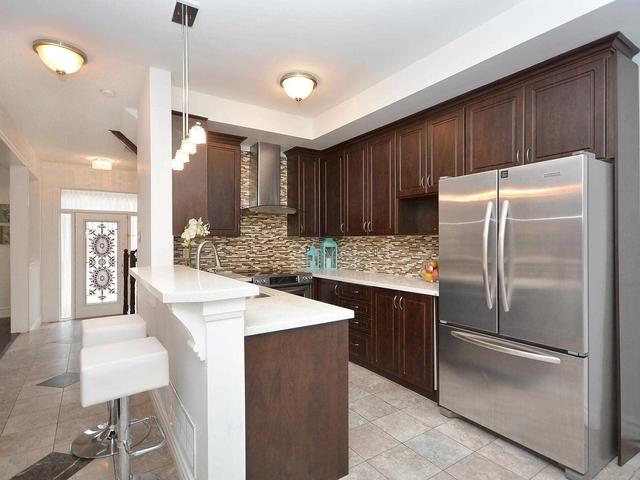 5534 Tenth Line W, House attached with 4 bedrooms, 4 bathrooms and 2 parking in Mississauga ON | Image 5
