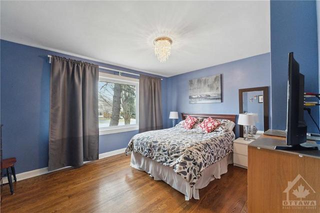 37 Young Rd, House detached with 3 bedrooms, 2 bathrooms and 8 parking in Ottawa ON | Image 14