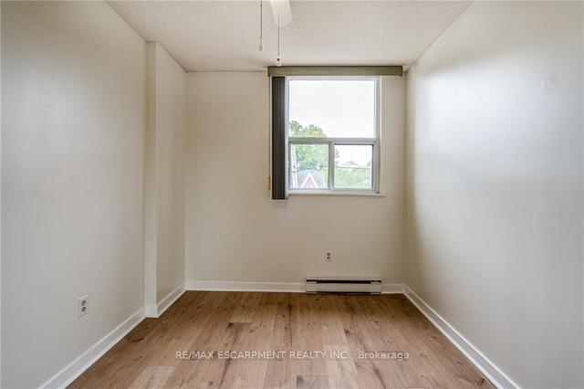 305 - 23 Main St, Condo with 2 bedrooms, 1 bathrooms and 1 parking in Hamilton ON | Image 9
