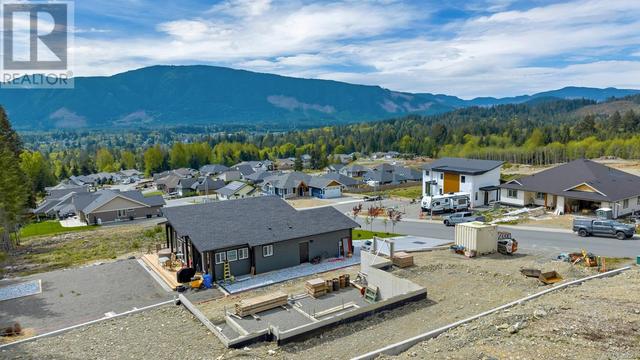 549 Mountain View Dr, House detached with 2 bedrooms, 2 bathrooms and 2 parking in Lake Cowichan BC | Image 7