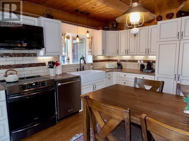 1432 Flett Road, House detached with 5 bedrooms, 3 bathrooms and null parking in Cariboo E BC | Image 2