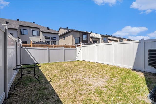 816 Chipping Cir, Townhouse with 3 bedrooms, 3 bathrooms and 3 parking in Ottawa ON | Image 28