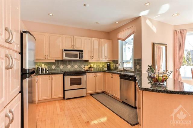 2137 Valenceville Crescent, House detached with 4 bedrooms, 4 bathrooms and 4 parking in Ottawa ON | Image 13