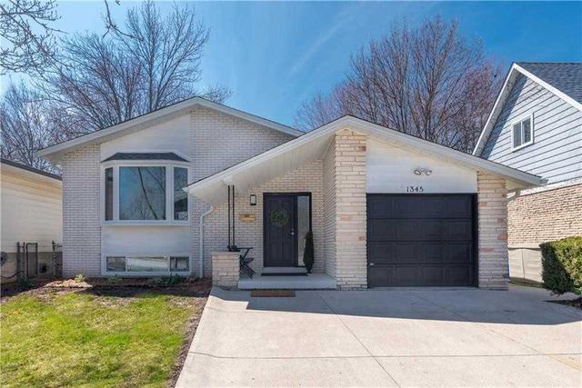 1345 Ester Dr, House detached with 3 bedrooms, 2 bathrooms and 2 parking in Burlington ON | Image 1