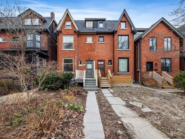 197 Albany Ave, House semidetached with 5 bedrooms, 3 bathrooms and 0 parking in Toronto ON | Image 1