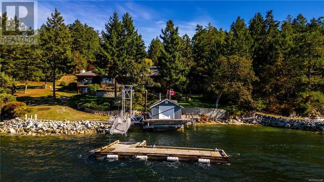 8440 Lawrence Rd, House detached with 4 bedrooms, 9 bathrooms and 7 parking in Central Saanich BC | Image 8