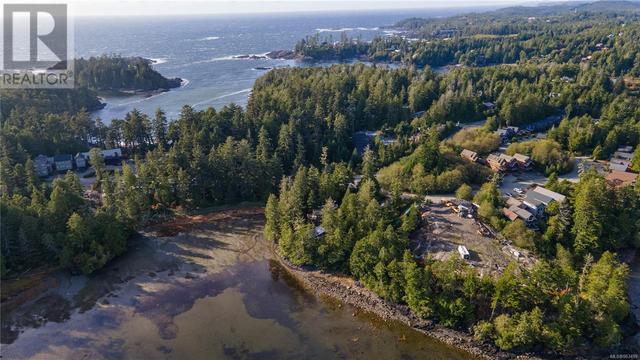 225 Boardwalk Blvd, House detached with 2 bedrooms, 1 bathrooms and 2 parking in Ucluelet BC | Image 2