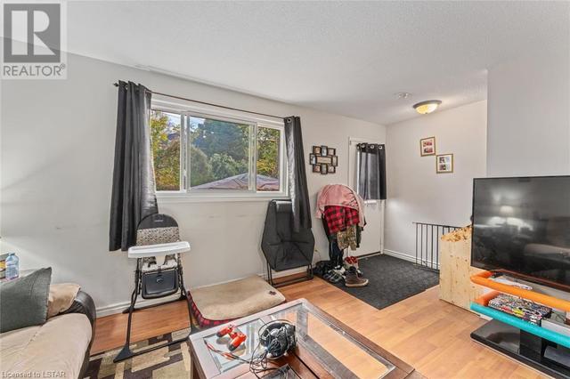 112 Euphemia St N, House other with 4 bedrooms, 2 bathrooms and 1 parking in Sarnia ON | Image 8