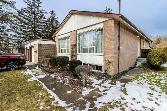 37 Cotman Cres, House detached with 3 bedrooms, 2 bathrooms and 3 parking in Toronto ON | Image 1