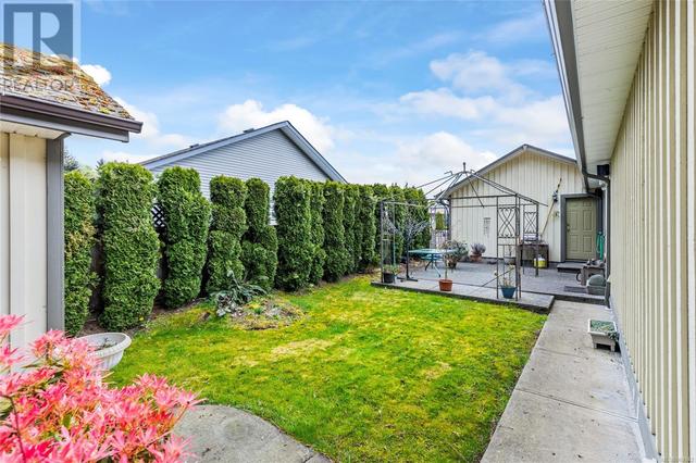 3957 Merlin St, House other with 2 bedrooms, 2 bathrooms and 2 parking in Nanaimo BC | Image 2