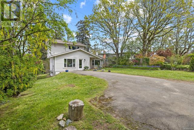 4075 Grange Rd, House detached with 3 bedrooms, 2 bathrooms and 5 parking in Saanich BC | Image 29