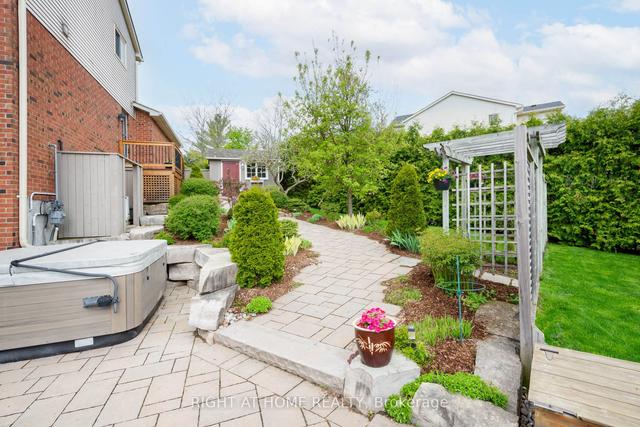 14 Moffat Cres, House detached with 4 bedrooms, 4 bathrooms and 6 parking in Aurora ON | Image 33
