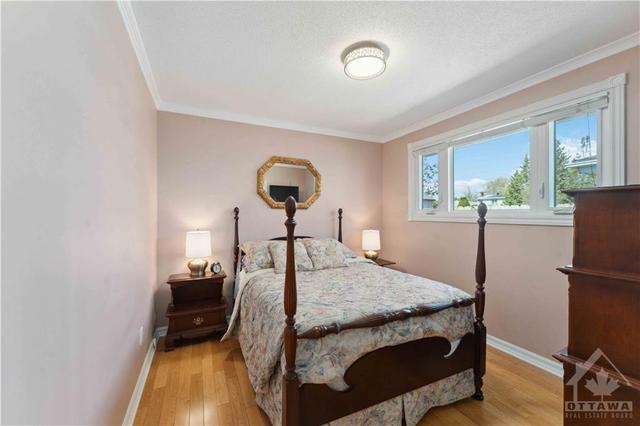 59 Higgins Rd, House detached with 3 bedrooms, 2 bathrooms and 4 parking in Ottawa ON | Image 19