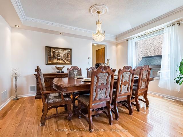 4 Latania Blvd, House detached with 5 bedrooms, 4 bathrooms and 6 parking in Brampton ON | Image 2