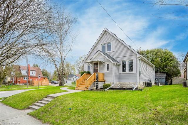133 Arnold St, House detached with 3 bedrooms, 1 bathrooms and 2 parking in Kitchener ON | Image 1