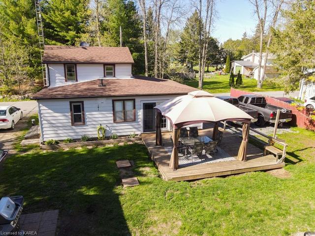 5437 Goodrich St, House detached with 2 bedrooms, 1 bathrooms and 6 parking in South Frontenac ON | Image 1