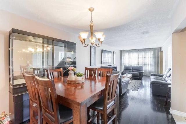 19 Topeka Rd, House semidetached with 3 bedrooms, 2 bathrooms and 6 parking in Toronto ON | Image 11