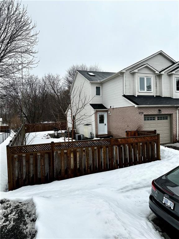 5728 Andrasi Cres, Townhouse with 2 bedrooms, 2 bathrooms and 2 parking in Ottawa ON | Image 2