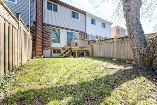 13 Barrington Cres, House attached with 3 bedrooms, 2 bathrooms and 3 parking in Brampton ON | Image 33
