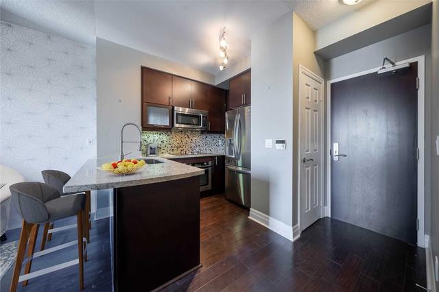 803 - 35 Balmuto St, Condo with 1 bedrooms, 1 bathrooms and 0 parking in Toronto ON | Image 8