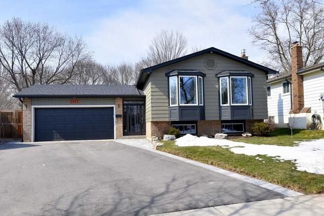 2052 Coral Cres, House detached with 3 bedrooms, 2 bathrooms and 6 parking in Burlington ON | Image 1
