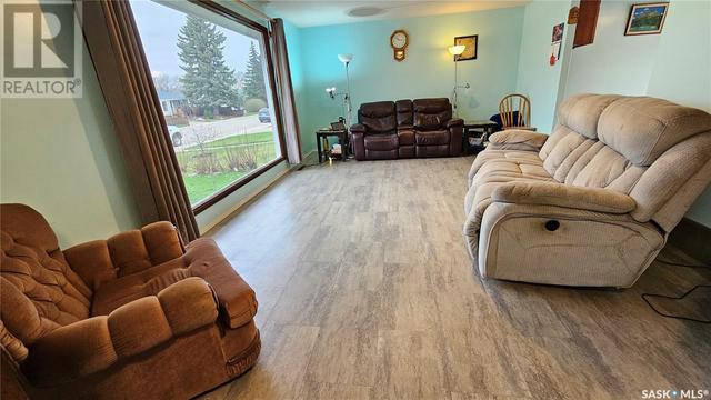 343 7th Ave Se, House detached with 5 bedrooms, 3 bathrooms and null parking in Swift Current SK | Image 3