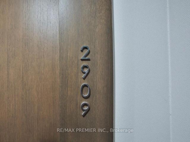 2909 - 39 Roehampton Ave, Condo with 3 bedrooms, 2 bathrooms and 1 parking in Toronto ON | Image 29