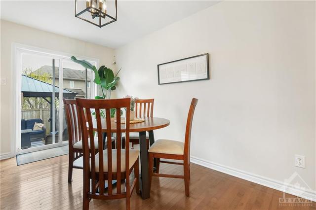 121 Tandalee Cres, Townhouse with 3 bedrooms, 3 bathrooms and 6 parking in Ottawa ON | Image 8