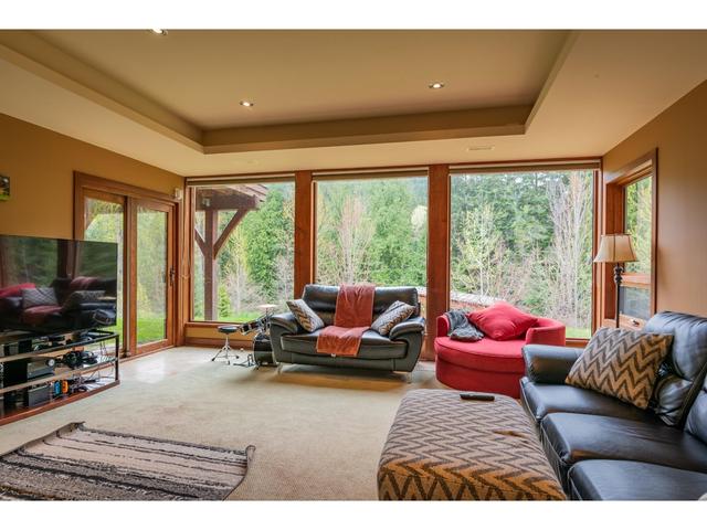 817 White Tail Drive, House detached with 4 bedrooms, 4 bathrooms and null parking in Rossland BC | Image 66