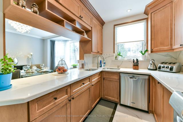 277 Lawrence Ave E, House detached with 4 bedrooms, 3 bathrooms and 3 parking in Toronto ON | Image 2