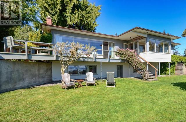 5049 Wesley Rd, House detached with 3 bedrooms, 1 bathrooms and 2 parking in Saanich BC | Image 6