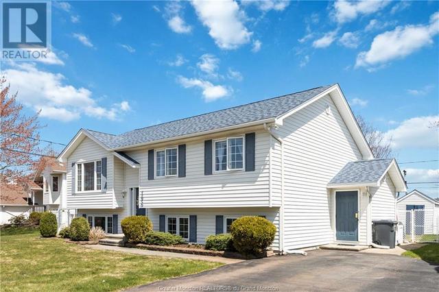 196 Sunshine Dr, House detached with 4 bedrooms, 2 bathrooms and null parking in Moncton NB | Image 3