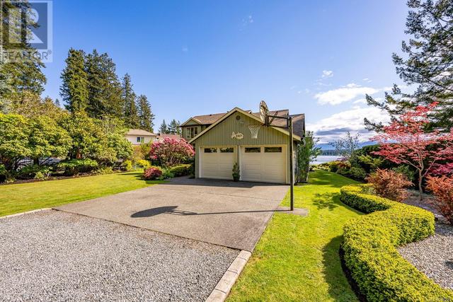 2327 Comox Ave, House detached with 5 bedrooms, 5 bathrooms and 10 parking in Comox BC | Image 10