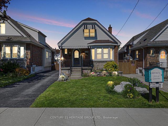 226 Huxley Ave S, House detached with 4 bedrooms, 3 bathrooms and 4 parking in Hamilton ON | Image 1