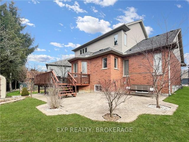 551 Stonehaven Crt, House detached with 3 bedrooms, 4 bathrooms and 6 parking in London ON | Image 12