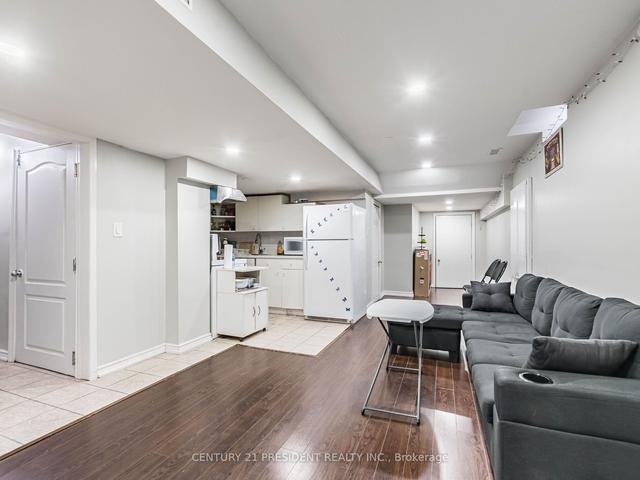 36 Prince Cres, House detached with 4 bedrooms, 4 bathrooms and 3 parking in Brampton ON | Image 22
